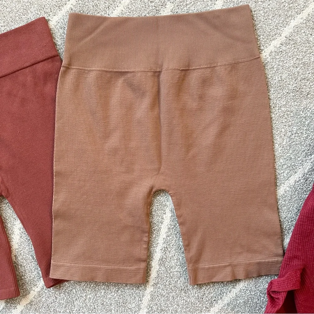 Colsie Nikibiko Bozzolo Bundle of 3 Ribbed Bike Layering Shorts Red Brown Tan